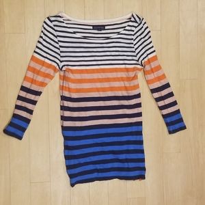 Striped 3/4 sleeve shirt.